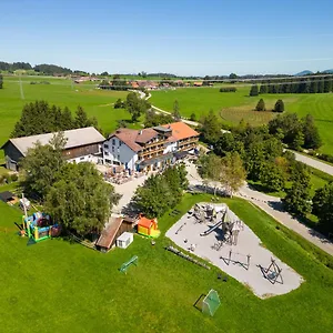 Hotel Familienhotel Loewen, Nesselwang